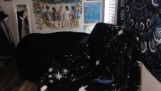 Snapshot of ElektraExotic chatting on 09-24-25, 07:06 ElektraExotic online show from 09-24-25, 07:06