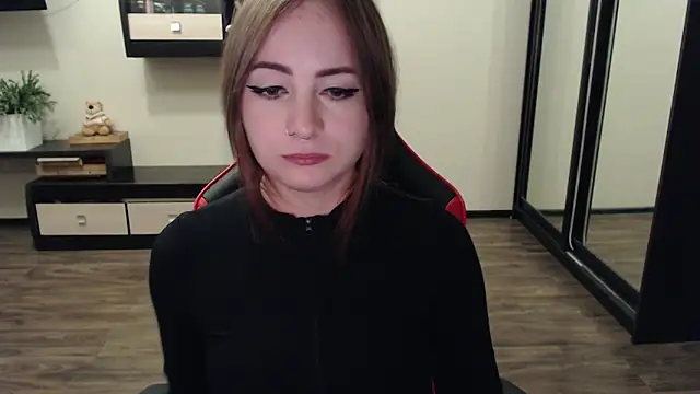 Laralianna online show from 09-15-25, 02:06