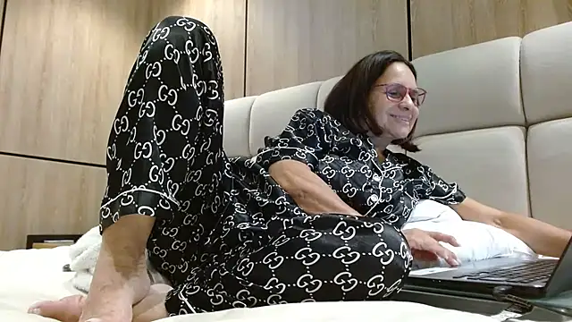 Snapshot of martha_mature chatting on 01-03-25, 03:27 martha mature online show from 01-03-25, 03:27