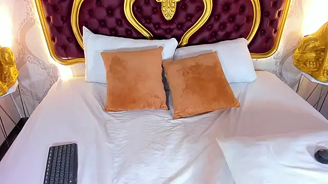 Dulce 26  online show from 10-14-25, 05:03