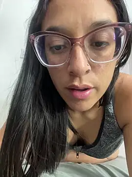 Snapshot of Ninnfa chatting on 02-11-25, 11:33 Ninnfa online show from 02-11-25, 11:33