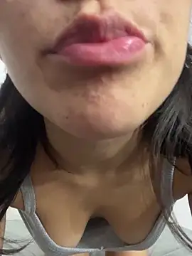 Snapshot of Ninnfa chatting on 02-28-25, 03:26 Ninnfa online show from 02-28-25, 03:26