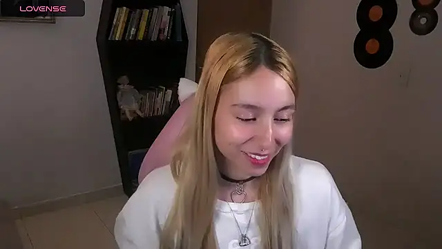 Saucy Jenn online show from 10-17-25, 04:26