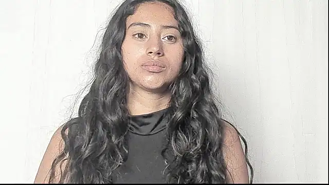 Snapshot of Valentinne_z chatting on 01-13-25, 08:37 Valentinne z online show from 01-13-25, 08:37