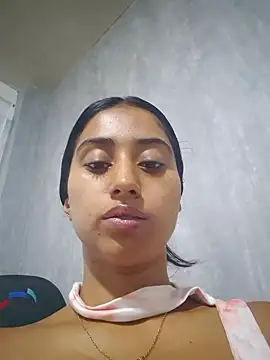 Snapshot of Valentinne_z chatting on 02-01-25, 02:02 Valentinne z online show from 02-01-25, 02:02