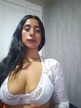 Snapshot of Valentinne_z chatting on 02-01-25, 08:47 Valentinne z online show from 02-01-25, 08:47