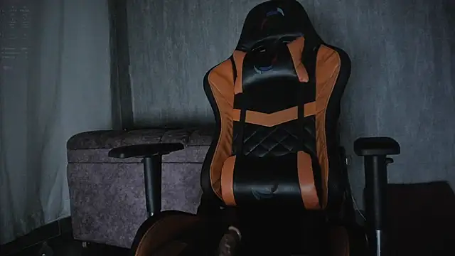 Snapshot of Valentinne_z chatting on 03-02-25, 06:51 Valentinne z online show from 03-02-25, 06:51