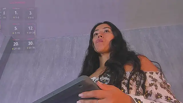 Snapshot of Valentinne_z chatting on 09-14-25, 03:55 Valentinne z online show from 09-14-25, 03:55