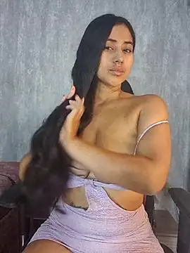 Snapshot of Valentinne_z chatting on 10-12-25, 02:10 Valentinne z online show from 10-12-25, 02:10