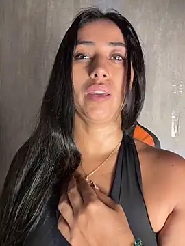 Snapshot of Valentinne_z chatting on 03-22-26, 06:33 Valentinne z online show from 03-22-26, 06:33