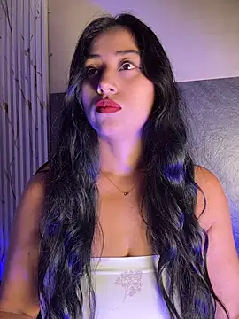 Snapshot of Valentinne_z chatting on 04-03-26, 06:55 Valentinne z online show from 04-03-26, 06:55