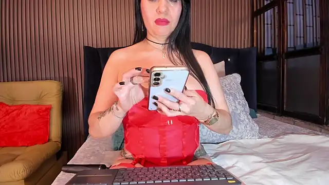 JuliaDawson  online show from 10-21-25, 10:54