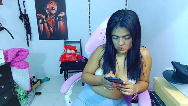 Snapshot of Hannah-grace chatting on 12-22-24, 01:00 Hannah-grace online show from 12-22-24, 01:00