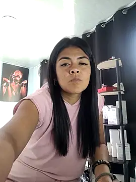 Snapshot of Hannah-grace chatting on 02-14-25, 02:33 Hannah-grace online show from 02-14-25, 02:33