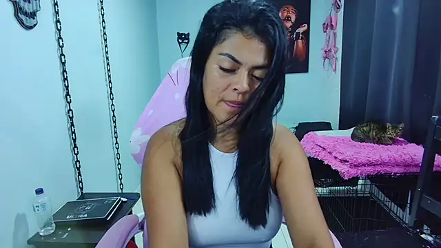 Snapshot of Hannah-grace chatting on 03-01-25, 02:04 Hannah-grace online show from 03-01-25, 02:04