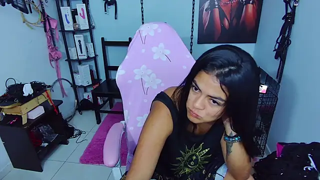 Snapshot of Hannah-grace chatting on 09-23-25, 01:30 Hannah-grace online show from 09-23-25, 01:30