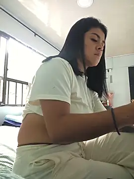 Snapshot of Hannah-grace chatting on 10-14-25, 12:50 Hannah-grace online show from 10-14-25, 12:50