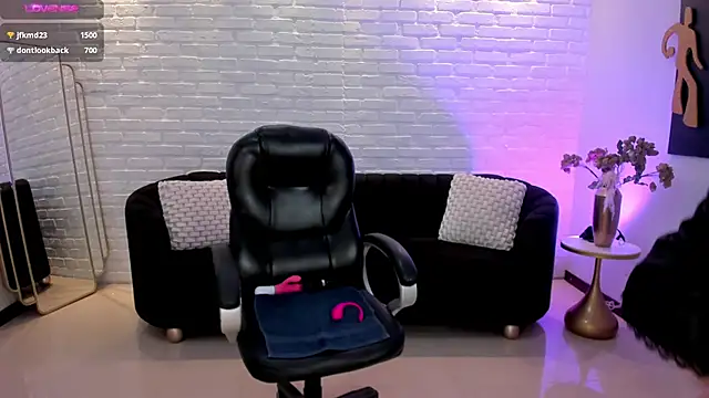 Snapshot of JennaOlsonX chatting on 02-20-25, 02:46 JennaOlsonX online show from 02-20-25, 02:46