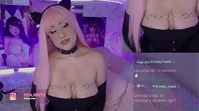 Snapshot of MiaMammie chatting on 12-19-24, 04:02 MiaMammie online show from 12-19-24, 04:02