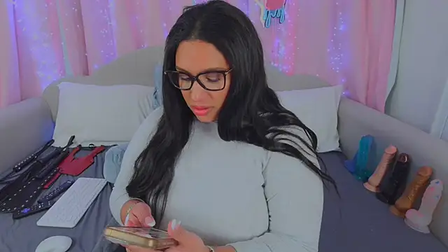 MeghanXO online show from 12-13-24, 02:43