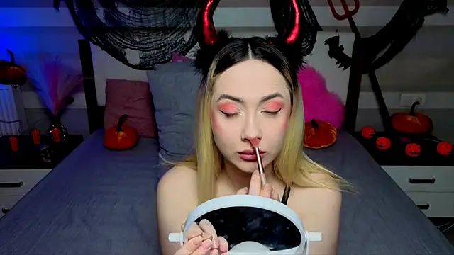 AriaSugar online show from 10-30-25, 05:31