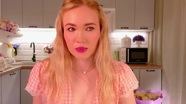 Veronika Mitchel online show from 11-29-25, 03:04