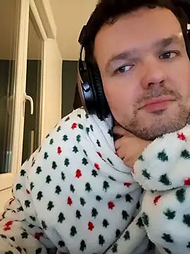 Snapshot of antoinepassion chatting on 01-19-25, 06:21 antoinepassion online show from 01-19-25, 06:21