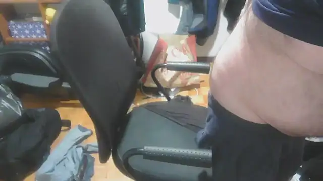 Snapshot of mikeyhotbear chatting on 12-02-24, 06:30 mikeyhotbear online show from 12-02-24, 06:30