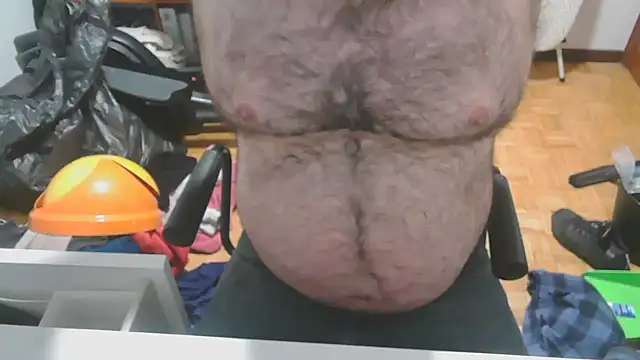 Snapshot of mikeyhotbear chatting on 12-16-24, 05:00 mikeyhotbear online show from 12-16-24, 05:00