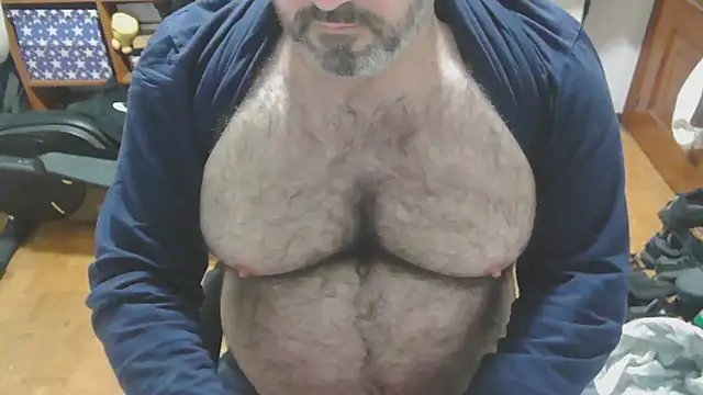 Snapshot of mikeyhotbear chatting on 12-18-24, 06:32 mikeyhotbear online show from 12-18-24, 06:32