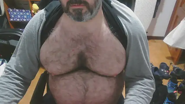 Snapshot of mikeyhotbear chatting on 01-13-25, 07:00 mikeyhotbear online show from 01-13-25, 07:00