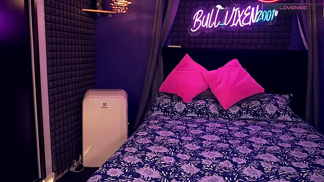 bull vixen2001 online show from 11-22-25, 12:37