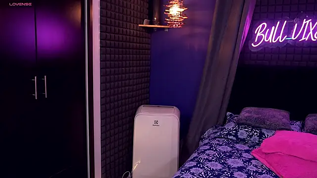 bull vixen2001 online show from 12-20-25, 10:06