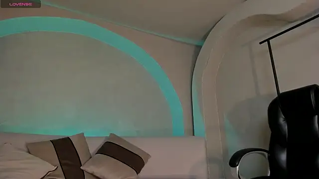 ErikaBenz  online show from 10-25-25, 12:23