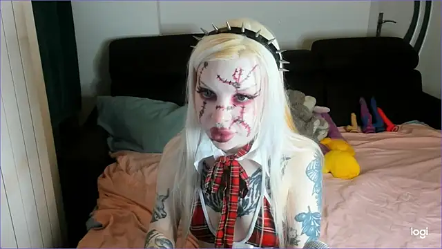 Snapshot of HelenGoat chatting on 11-01-25, 02:35 HelenGoat online show from 11-01-25, 02:35