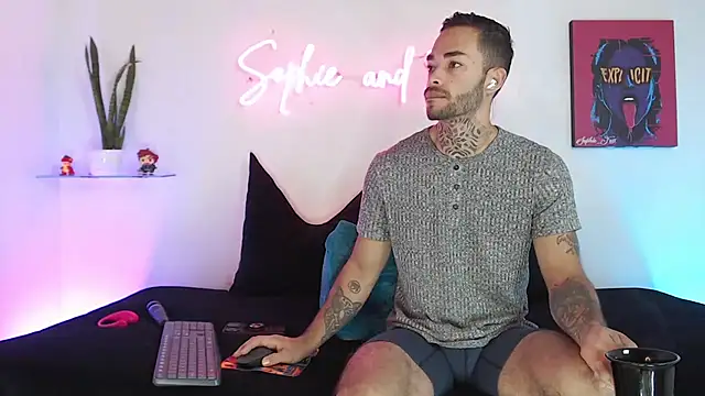 SophieFoxx17 online show from 10-09-25, 11:52