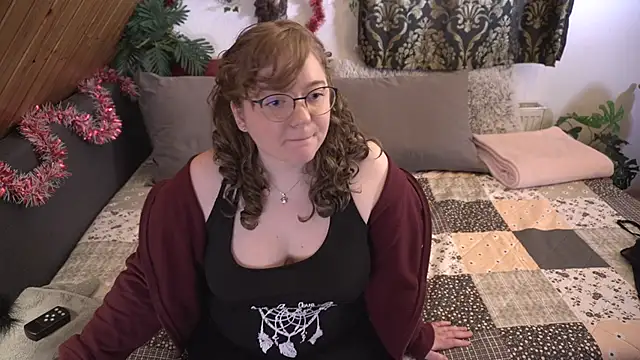 Snapshot of TessaWinter chatting on 12-13-24, 04:49 TessaWinter online show from 12-13-24, 04:49