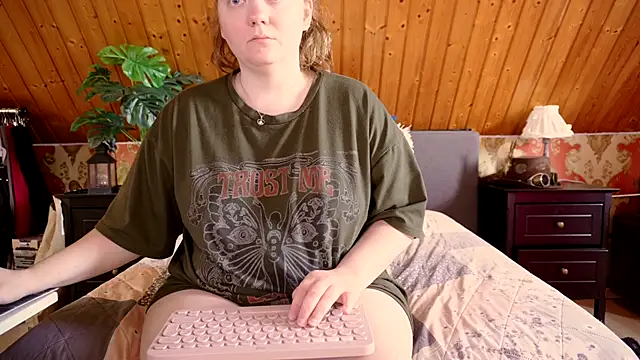 Snapshot of TessaWinter chatting on 09-17-25, 02:19 TessaWinter online show from 09-17-25, 02:19