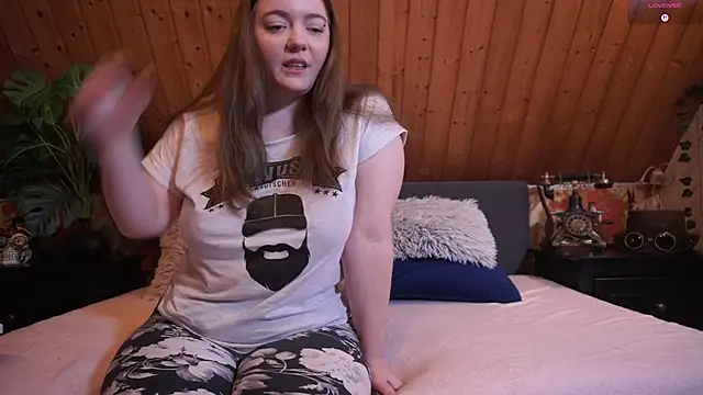 Snapshot of TessaWinter chatting on 10-31-25, 03:35 TessaWinter online show from 10-31-25, 03:35