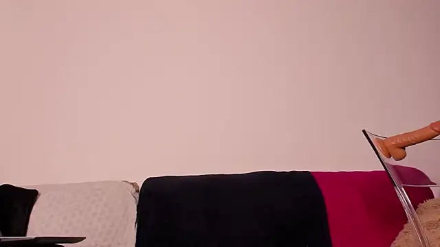 LexxiLow online show from 03-04-25, 01:06