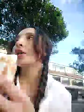 Snapshot of _Laary chatting on 12-10-24, 10:05  Laary online show from 12-10-24, 10:05