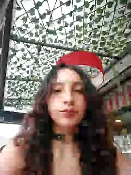 Snapshot of _Laary chatting on 12-19-24, 07:40  Laary online show from 12-19-24, 07:40