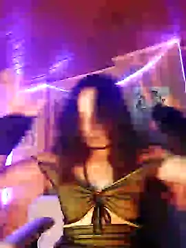 Snapshot of _Laary chatting on 12-25-24, 12:27  Laary online show from 12-25-24, 12:27