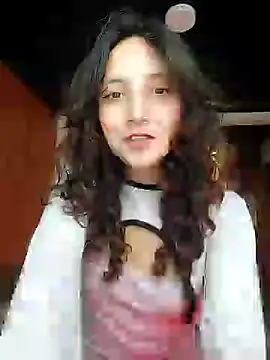 Snapshot of _Laary chatting on 01-13-25, 08:04  Laary online show from 01-13-25, 08:04