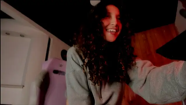 Snapshot of _Laary chatting on 02-12-25, 11:41  Laary online show from 02-12-25, 11:41