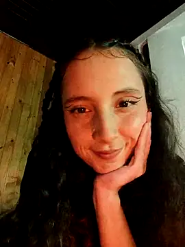 Snapshot of _Laary chatting on 03-12-25, 09:45  Laary online show from 03-12-25, 09:45