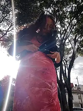 Snapshot of _Laary chatting on 10-19-25, 09:04  Laary online show from 10-19-25, 09:04