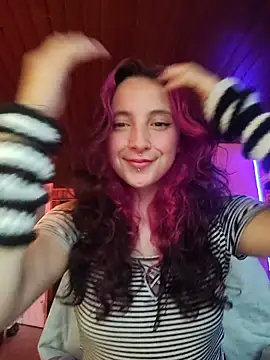 Snapshot of _Laary chatting on 10-28-25, 09:50  Laary online show from 10-28-25, 09:50