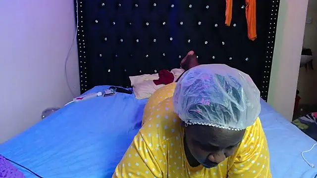 Toomuchbooty33 online show from 11-08-25, 01:50