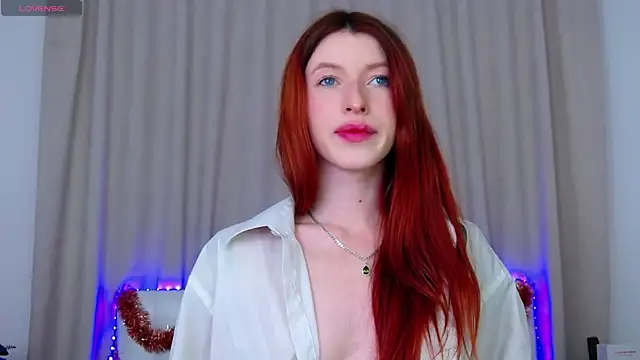 Snapshot of WildRedBerry chatting on 12-28-24, 12:35 WildRedBerry online show from 12-28-24, 12:35